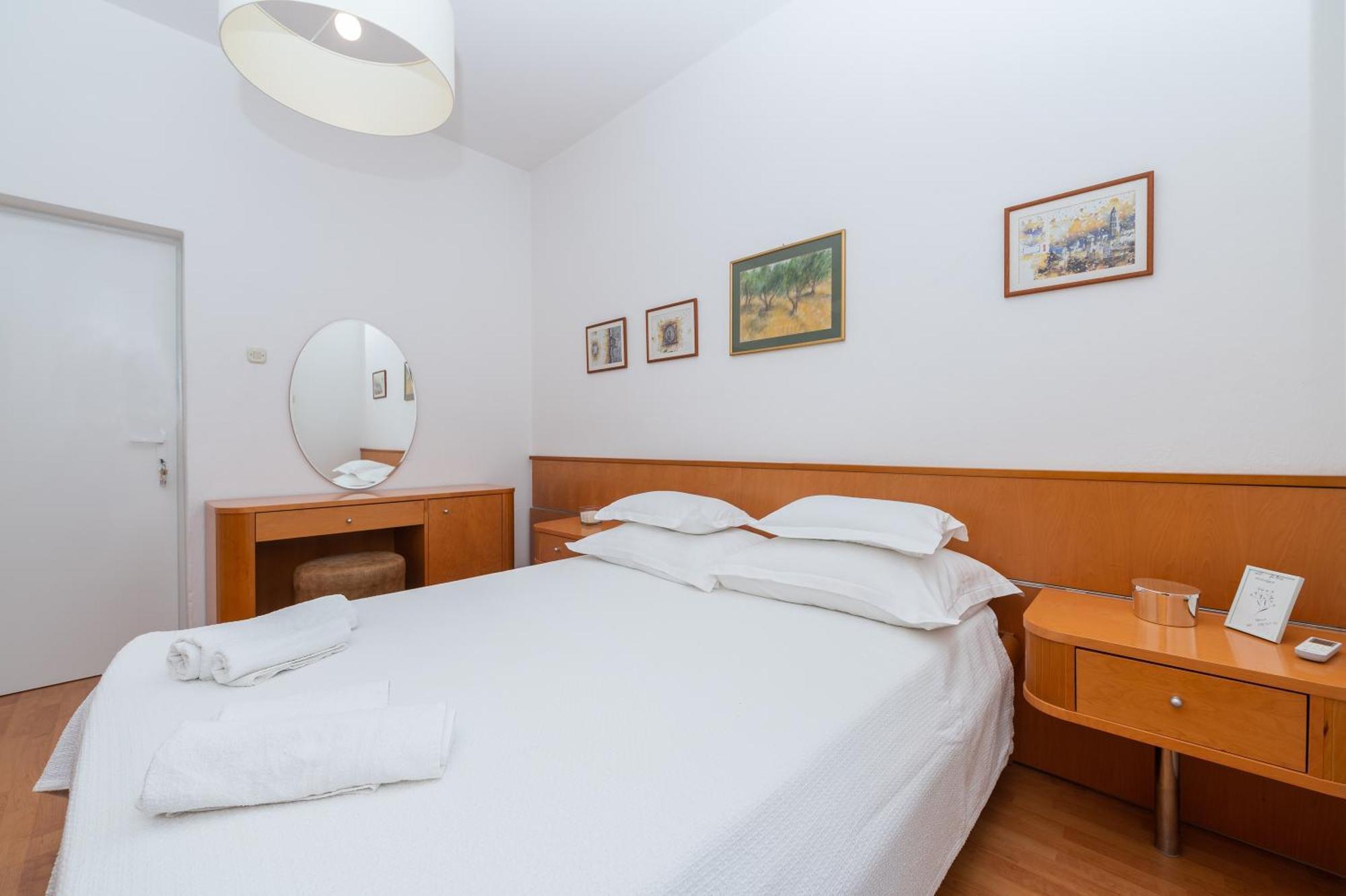 Apartments Sokol Makarska Exterior photo