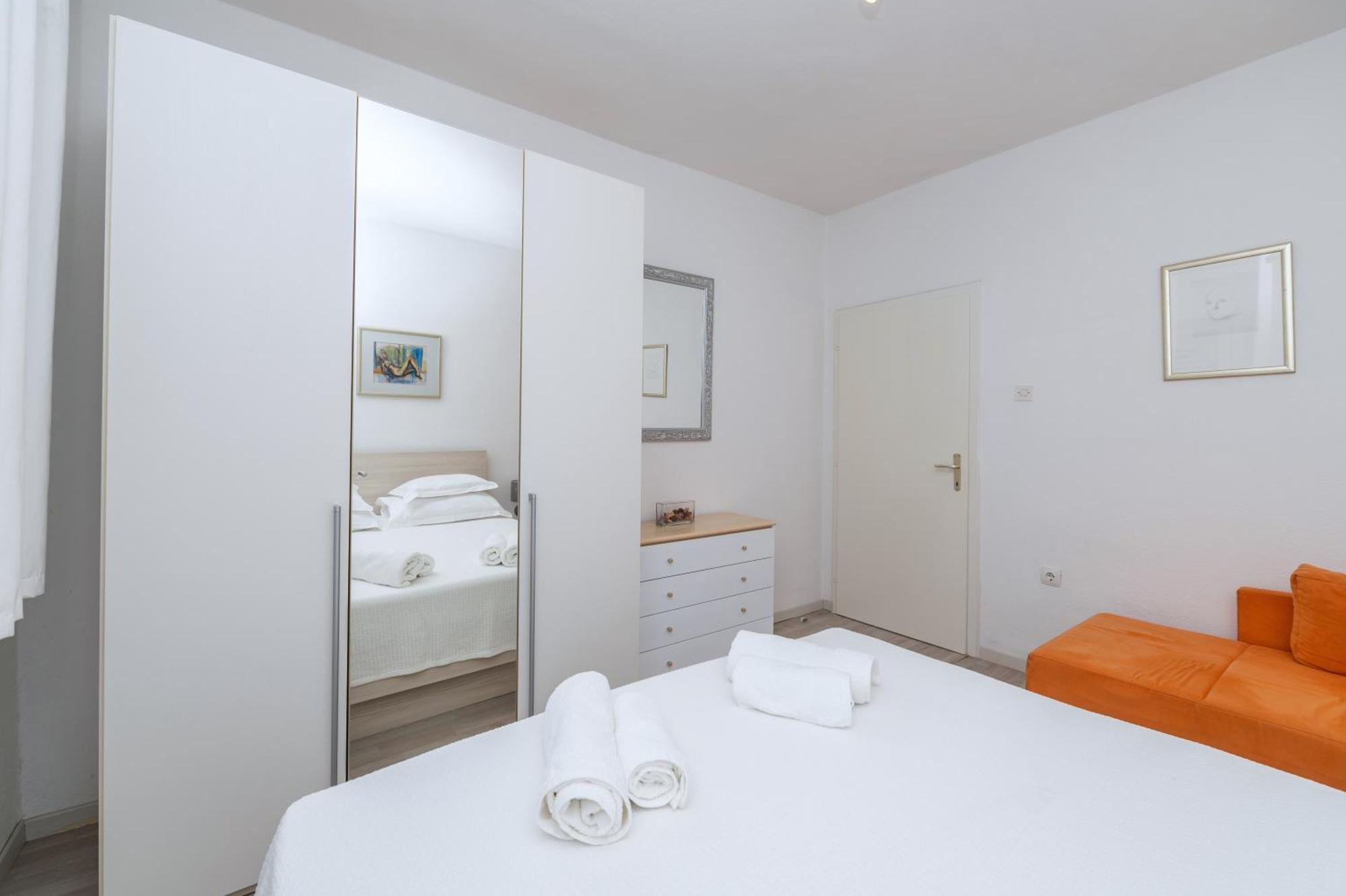 Apartments Sokol Makarska Exterior photo